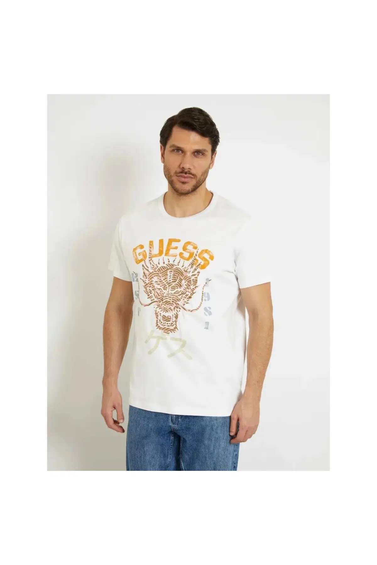 GUESS Erkek Ejderha Baskılı Bisiklet Yaka Pamuklu Kısa Kollu T-Shirt M4GI21K8FQ4 - BEYAZ