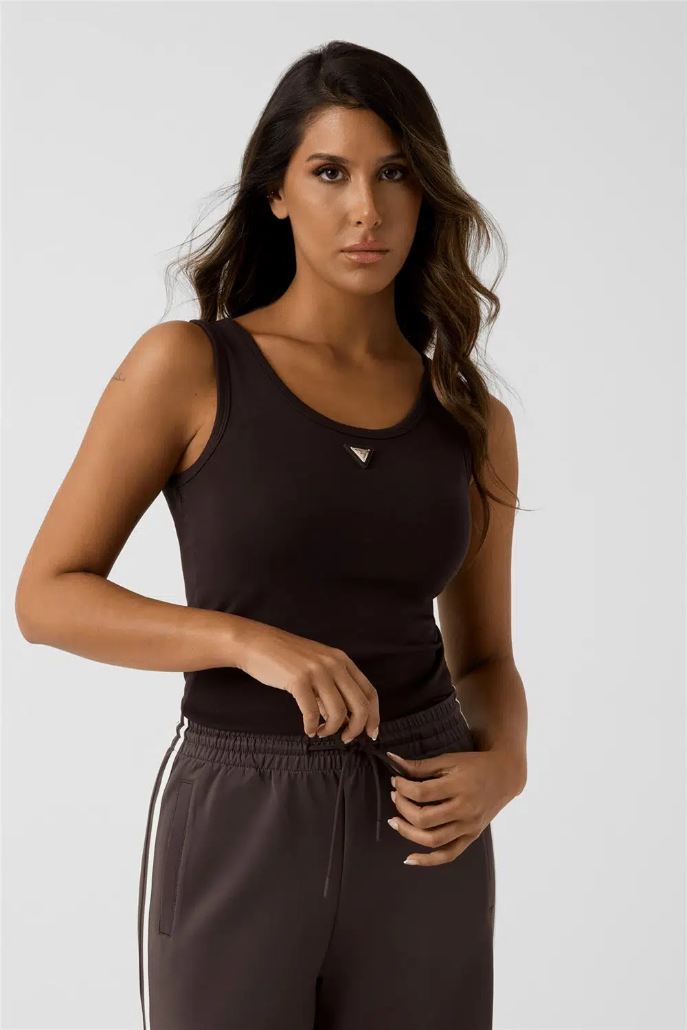 GUESS T-SHIRT V6YP09K4312 - KAHVE